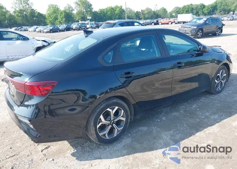 2021 Kia Forte Lxs z USA, uszkodzony, nr VIN 3KPF24AD3ME408910